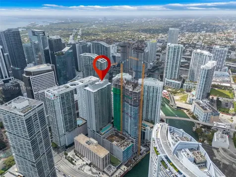 77 SE 5 Miami FL 33131