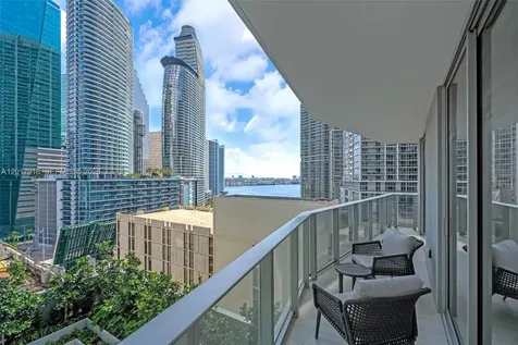 77 SE 5 Miami FL 33131