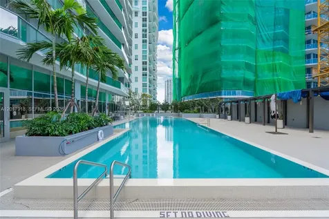77 SE 5 Miami FL 33131