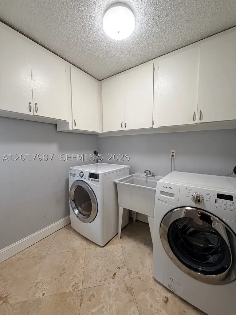 3300 Atlanta Hollywood FL 33021