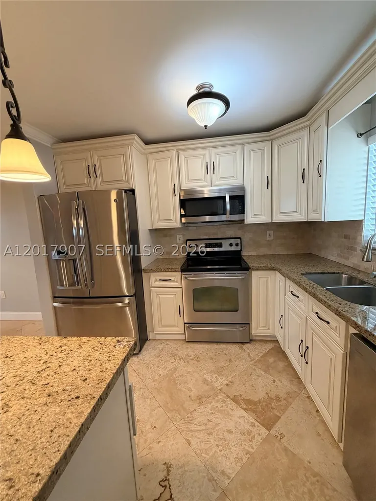 3300 Atlanta Hollywood FL 33021