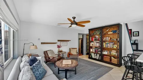 2940 NW 99th Place Doral FL 33172