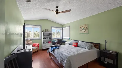 2940 NW 99th Place Doral FL 33172