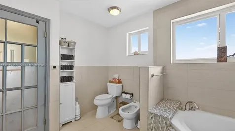 2940 NW 99th Place Doral FL 33172