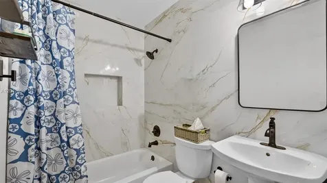 2940 NW 99th Place Doral FL 33172
