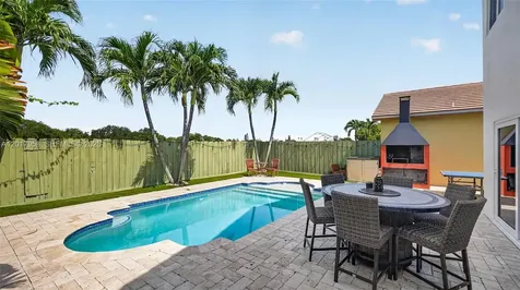 2940 NW 99th Place Doral FL 33172