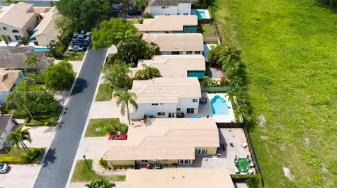 2940 NW 99th Place Doral FL 33172