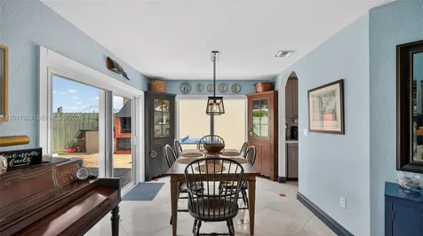 2940 NW 99th Place Doral FL 33172