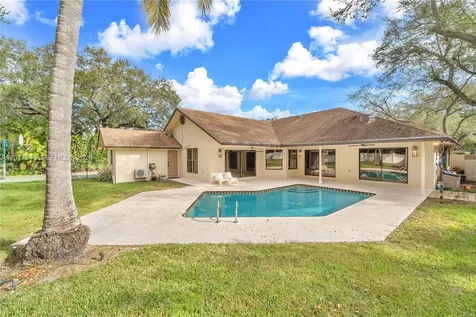 10330 SW 58th Court Pinecrest FL 33156