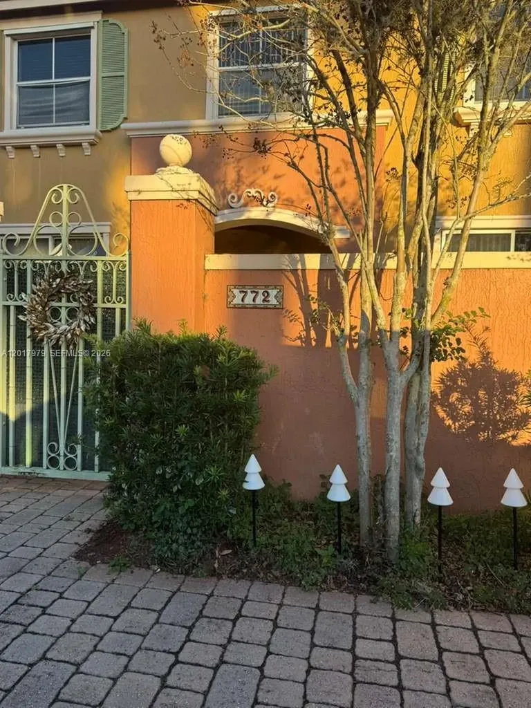 772 SW 106th Avenue Pembroke Pines FL 33025