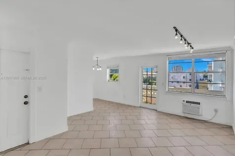 713 Collins Avenue Miami Beach FL 33139