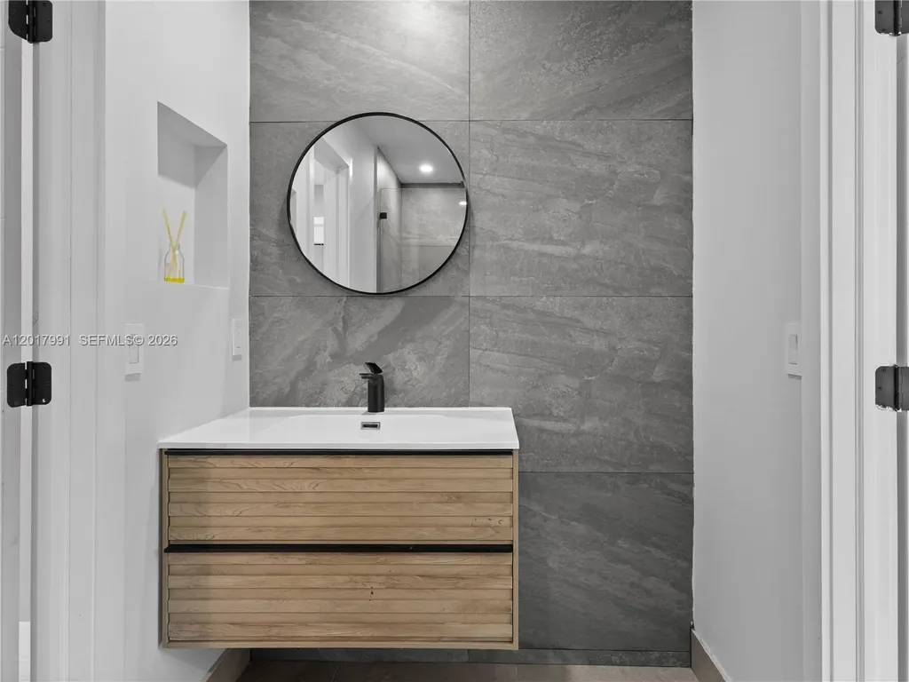 421 S 56th Terrace Hollywood FL 33023