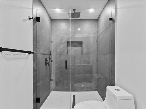 421 S 56th Terrace Hollywood FL 33023