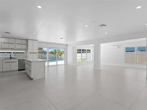 421 S 56th Terrace Hollywood FL 33023