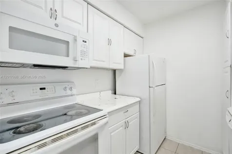 2866 S University Drive Davie FL 33328