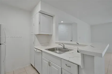 2866 S University Drive Davie FL 33328