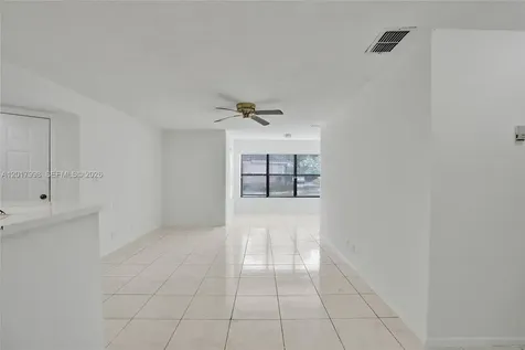 2866 S University Drive Davie FL 33328
