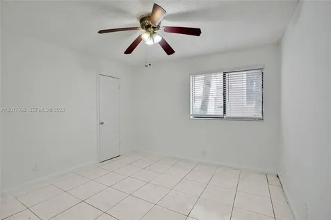 2866 S University Drive Davie FL 33328