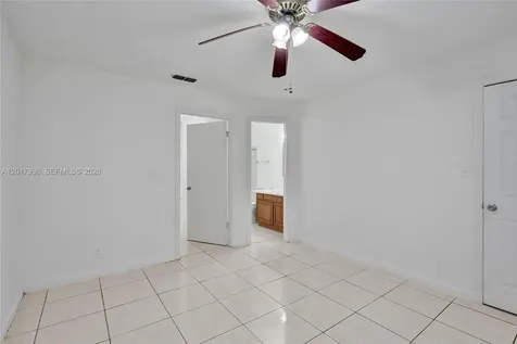 2866 S University Drive Davie FL 33328