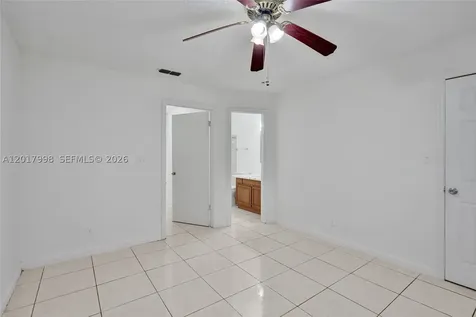 2866 S University Drive Davie FL 33328