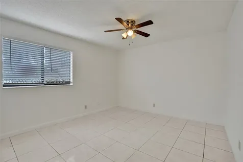 2866 S University Drive Davie FL 33328