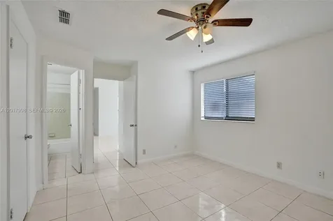 2866 S University Drive Davie FL 33328