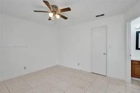 2866 S University Drive Davie FL 33328
