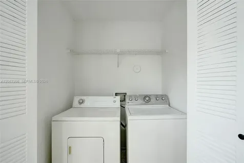 2866 S University Drive Davie FL 33328