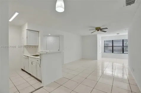 2866 S University Drive Davie FL 33328
