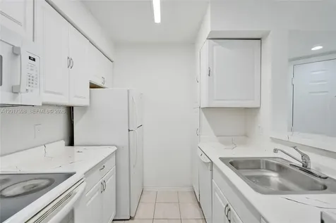 2866 S University Drive Davie FL 33328