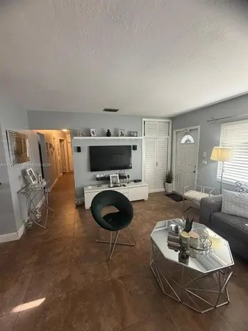 621 SW 71st Terrace Pembroke Pines FL 33023