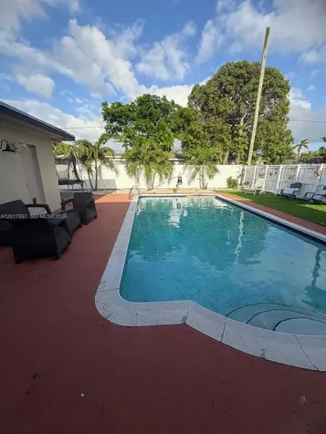 621 SW 71st Terrace Pembroke Pines FL 33023