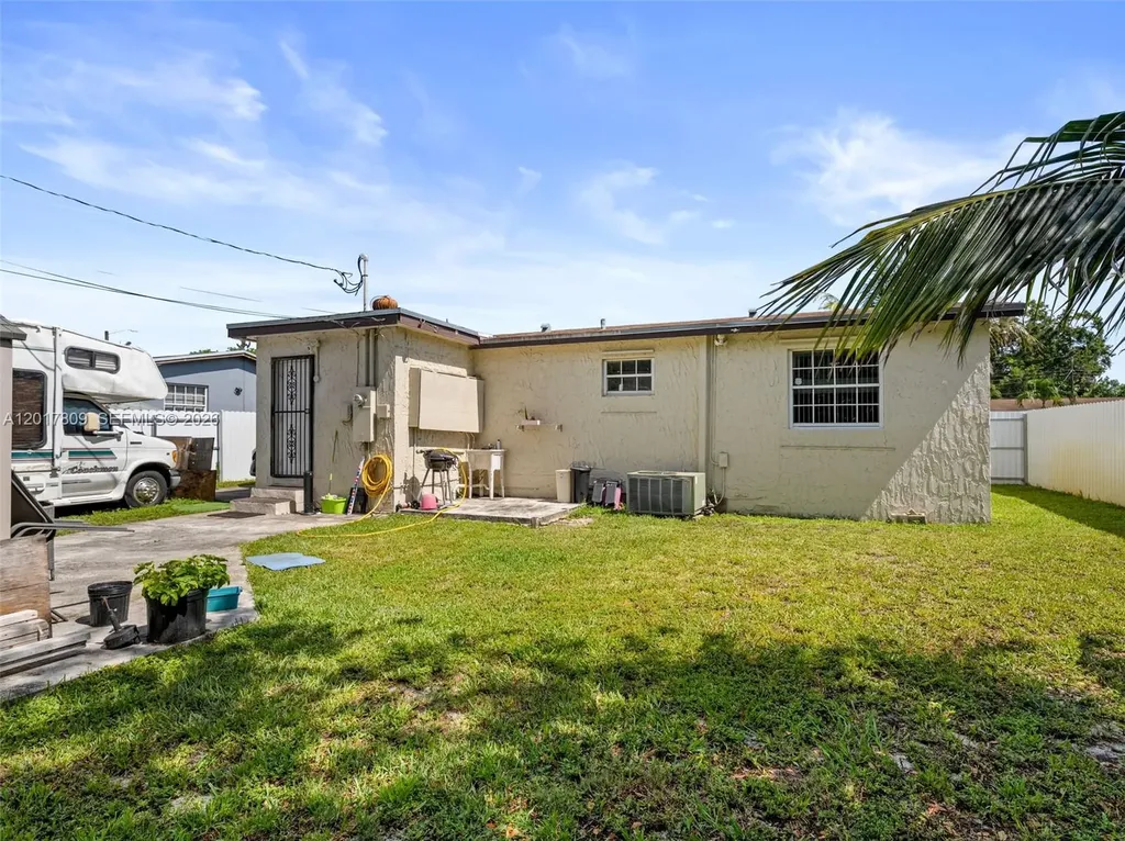 6432 Perry Street Hollywood FL 33024