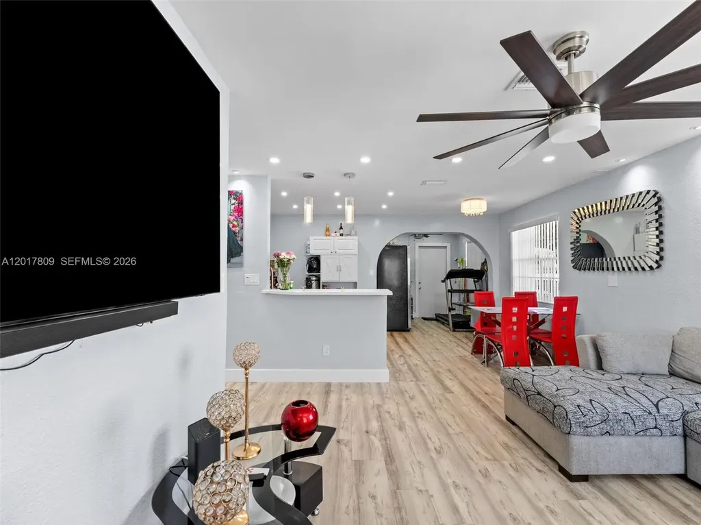 6432 Perry Street Hollywood FL 33024