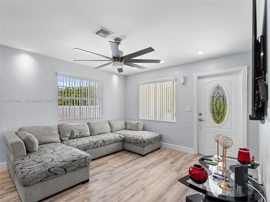 6432 Perry Street Hollywood FL 33024