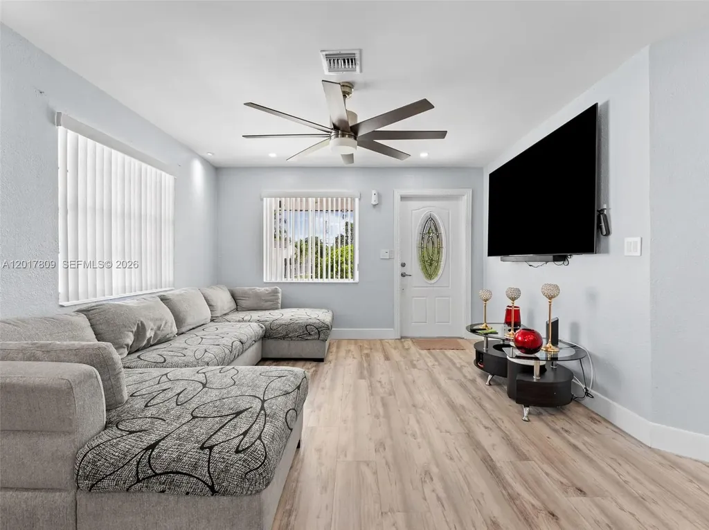 6432 Perry Street Hollywood FL 33024