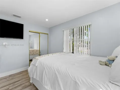6432 Perry Street Hollywood FL 33024