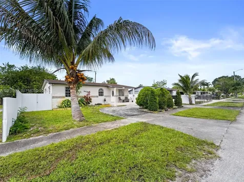 6432 Perry Street Hollywood FL 33024
