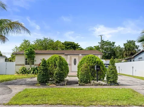 6432 Perry Street Hollywood FL 33024