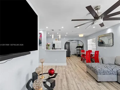 6432 Perry Street Hollywood FL 33024