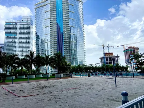 888 Biscayne Boulevard Miami FL 33132