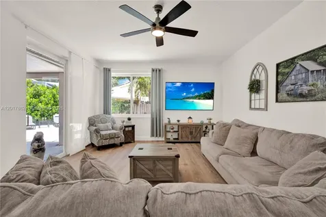 10851 London Street Cooper City FL 33026
