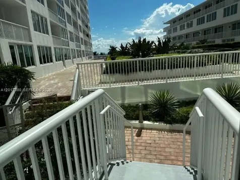 5401 Collins Avenue Miami Beach FL 33140