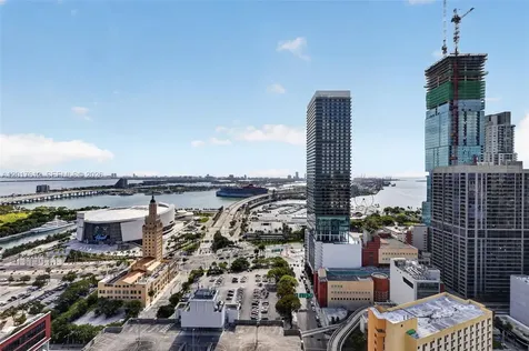 121 NE 5th Street Miami FL 33132