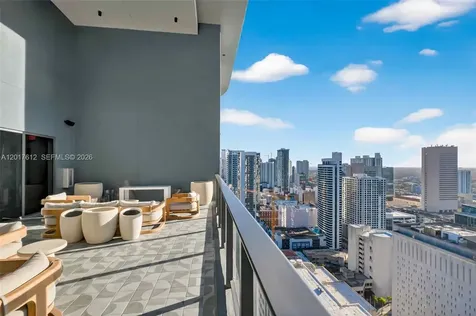 121 NE 5th Street Miami FL 33132