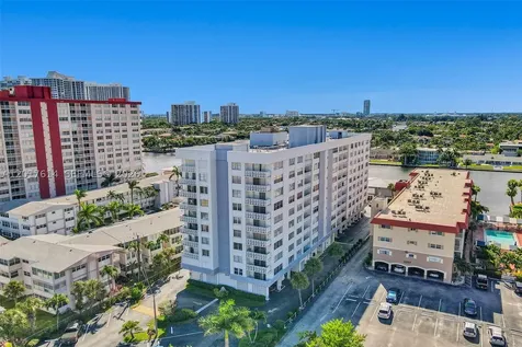 3113 S Ocean Drive Hallandale Beach FL 33009