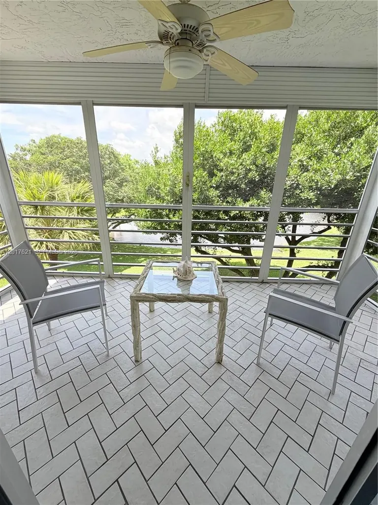 4020 W Palm Aire Drive Pompano Beach FL 33069