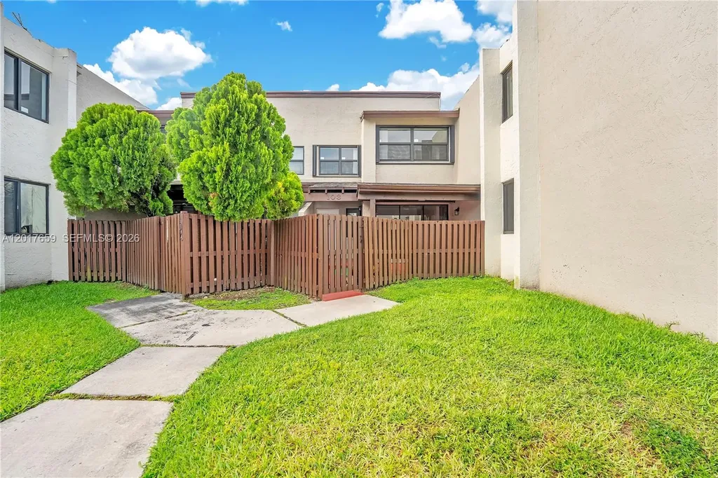 10296 NW 9th St Circle Miami FL 33172