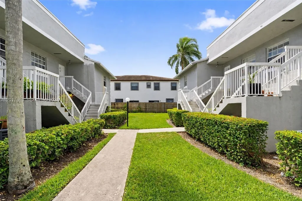 464 NE 210th Circle Terrace Miami FL 33179