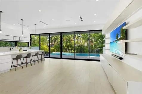 1311 Bay Drive Miami Beach FL 33141